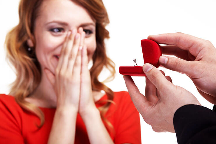 【男子絶望】最近の女子は4回もクリスマスプレゼントを求めている事が判明!祝わないと低レベル男確定!