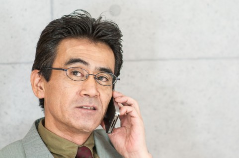   人目を避けながらコンビニスイーツを味わうおじさんが切ない…　「生きづらい」とツイート - トゥギャッチ