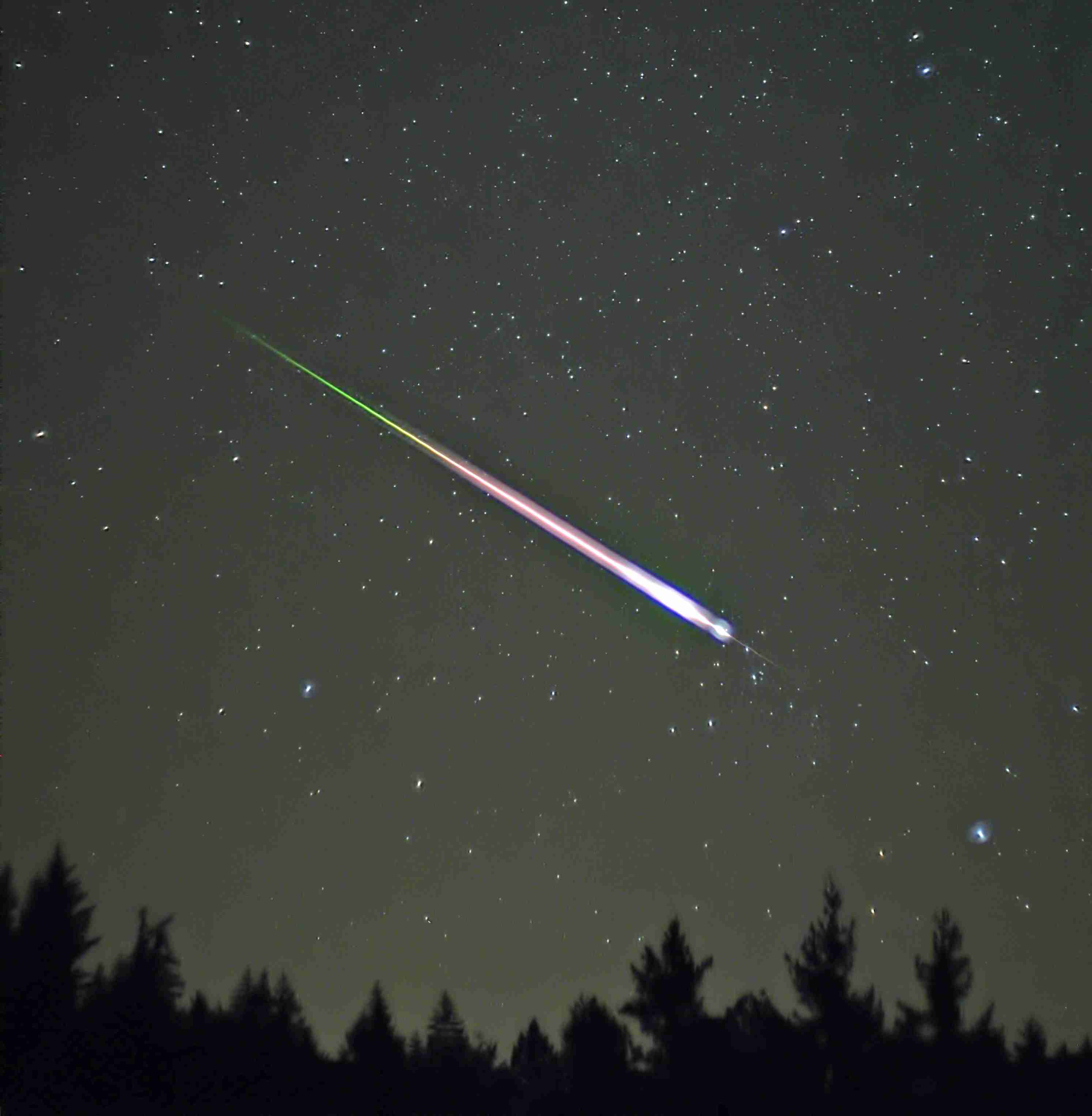 【夜は空に注目】諦めないで！ 今日18日夜にも「しし座流星群」が見られるかもしれないぞ / 空よ晴れてくれ!!&nbsp;夜0時～明け方が観測のチャンス | ロケットニュース24
