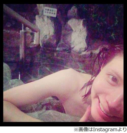 ざわちんの首にキスマーク? 入浴中の写真にファンがざわざわ