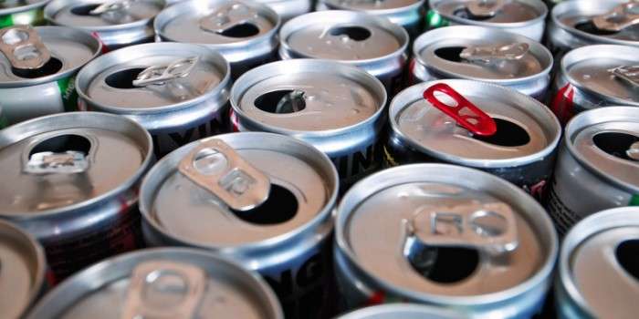 エナジードリンクを飲んだ子どもが救急搬送されるケースが増加