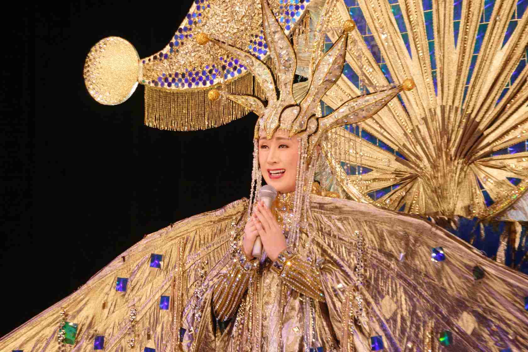 すわテロか？小林幸子、爆音と火柱の