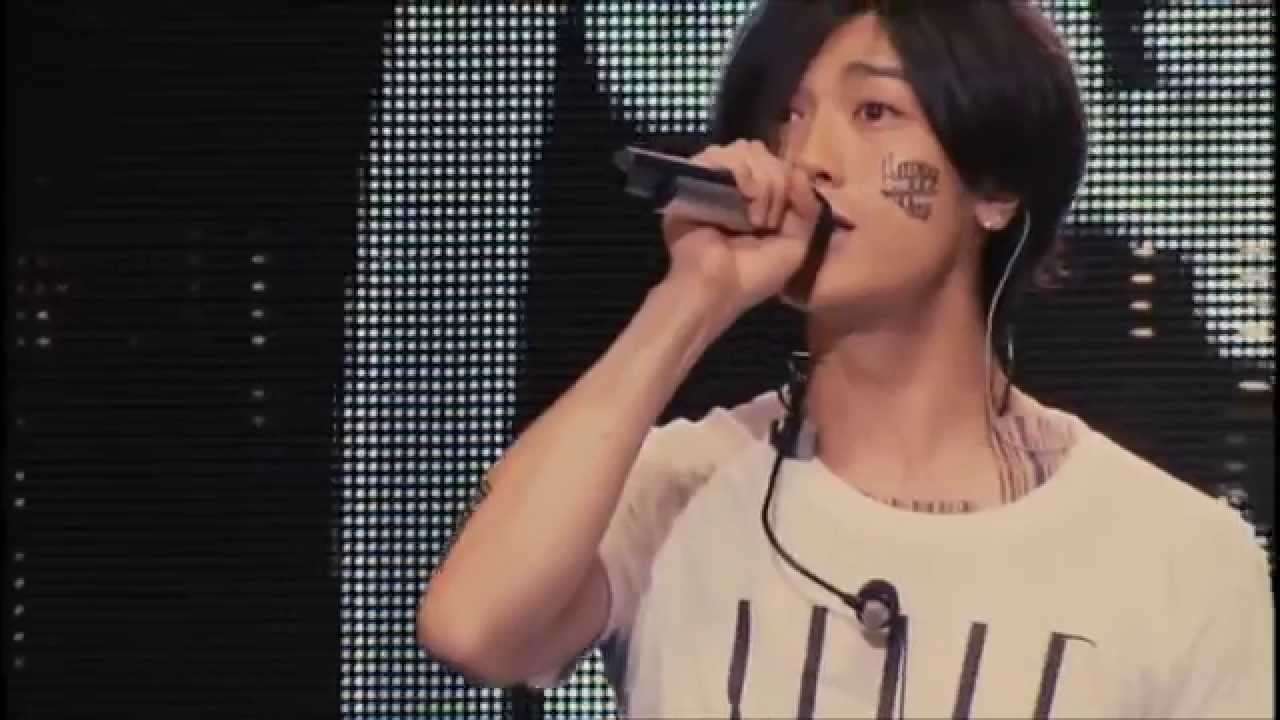 赤西仁　カメラで遊ぶ - YouTube