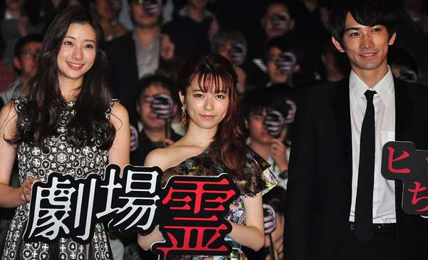 島崎遥香、急性胃腸炎による高熱をおして舞台挨拶出席！　「気合入ってます！」 | シネマカフェ cinemacafe.net