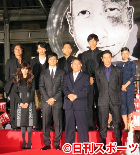 〈速報〉会見で靴脱いだ真木よう子、高熱で転倒をケア - 日刊スポーツ芸能速報 - 朝日新聞デジタル＆Ｍ