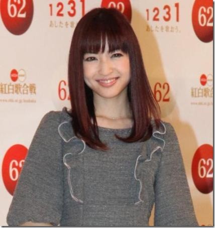 熱狂的なあゆファンの神田沙也加が初めて浜崎あゆみのライブを体験！サインボールに感涙