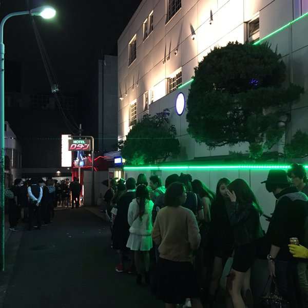 【ハロウィーン騒動】とうとう逮捕者 無職男、エアガンのようなもので警察官を殴打