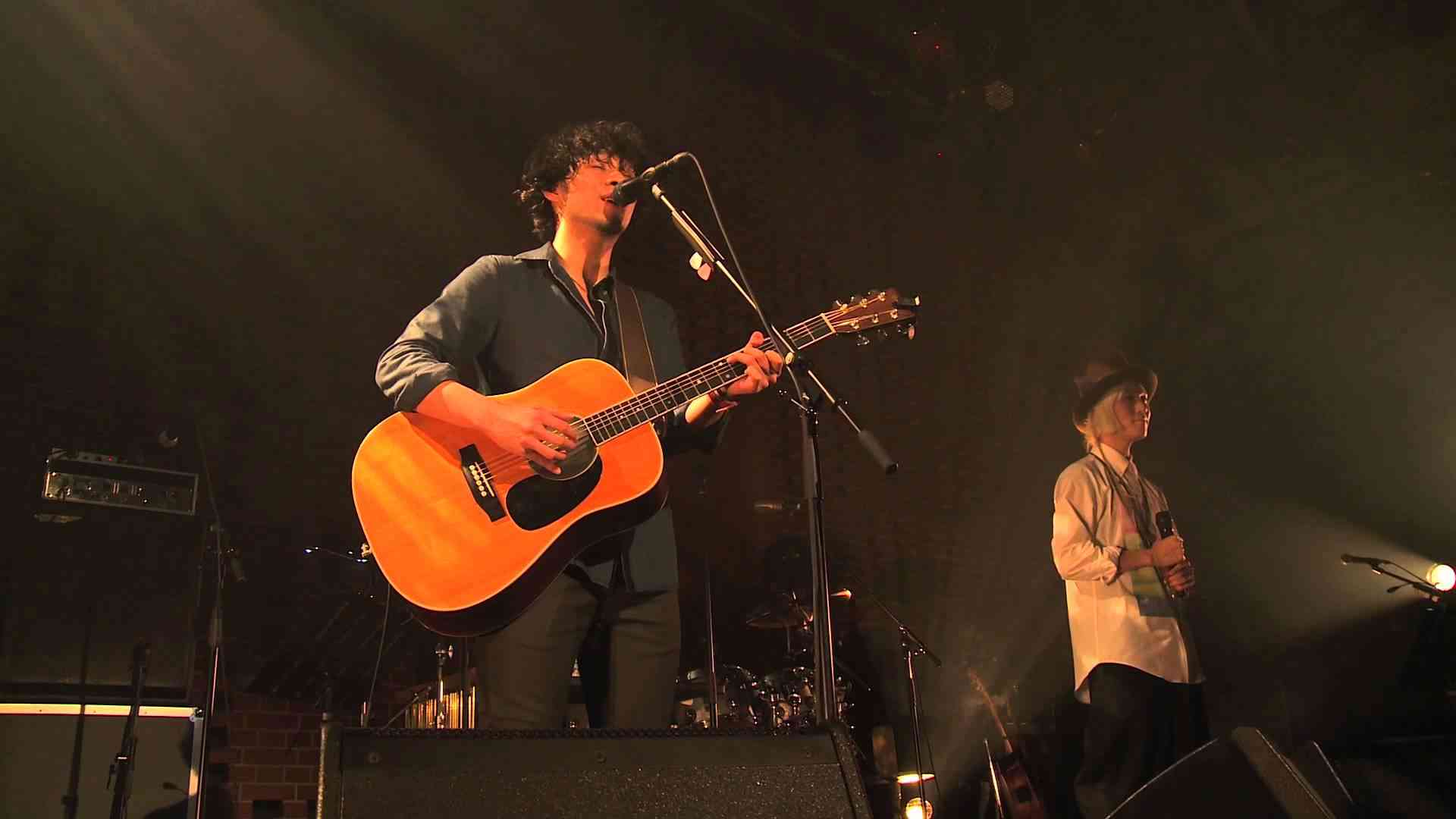 吉田山田 / 日々【Live at YOKOHAMA RED BRICK WAREHOUSE 2013.12.13】 - YouTube