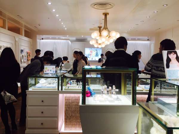 これが女の本性…?X'masを境に4℃のネックレスがメルカリに大量出品されている