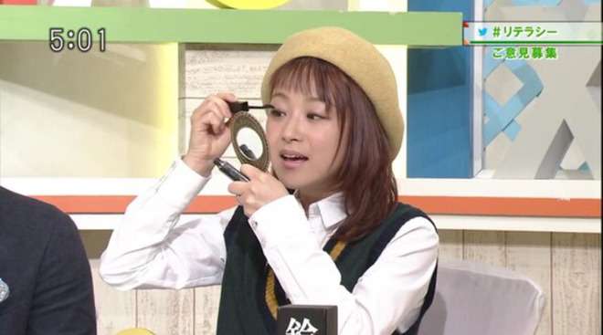 鈴木奈々 生放送でメークの珍事