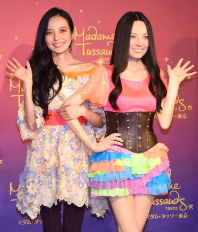 ベッキー、2000万円の等身大フィギュアと初対面「生きてるみたい！」 | ORICON STYLE