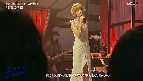 柴咲コウが美脚ショットで魅了。ショートパンツ姿に「やっぱりええ女」