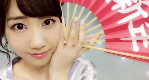 AKB48柏木由紀、ミニスカでぷりんぷりん　初日公演でベテランの風格
