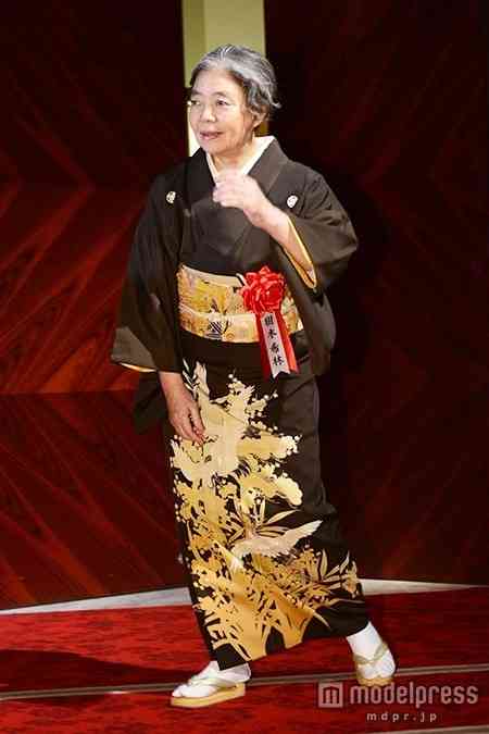 広瀬すず、吉田羊らが華やかドレスで「報知映画賞」受賞　前田敦子、本田翼も駆けつける