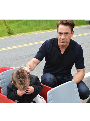 ロバート・ダウニー・Jr.、アイアンマンじゃなくてがっかりされる　1歳半の男の子大号泣