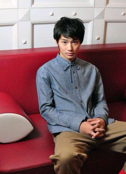 水原希子、野村周平との交際報道に笑顔 とぼけた表情で否定せず