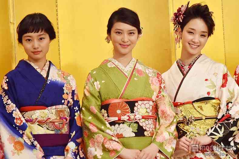 武井咲、剛力彩芽ら美女11人が華やか晴れ着で豪華集結