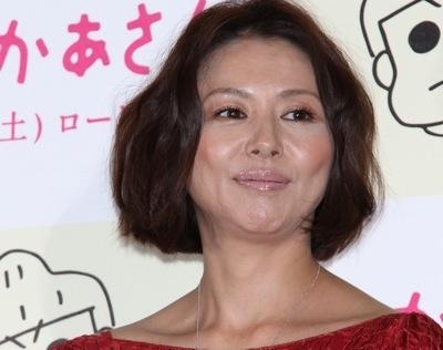 二人ともすっぴん?真木よう子&小泉今日子の2ショットに「似てる!」「まるで美人姉妹」