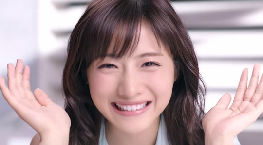 「笑顔」が印象的な芸能人は？