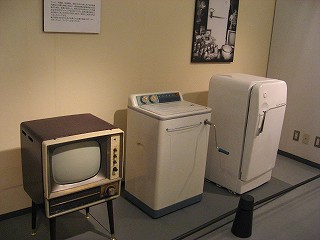 おもわず時代を感じさせる画像を貼りましょう