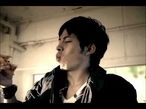 CM Right-on 「目覚め」篇 岡田准一 - YouTube