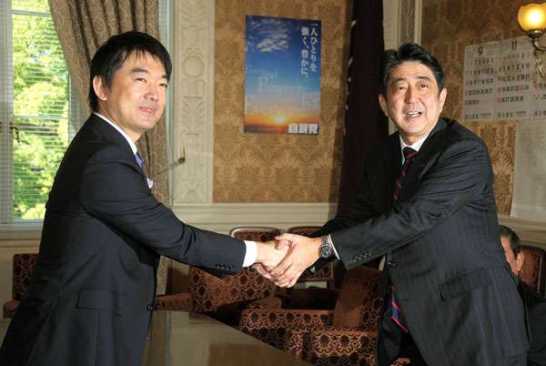 安倍首相と橋下市長「大衆は愚か」という“上から目線”も酷似