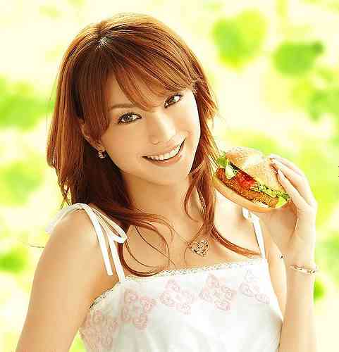 「笑顔」が印象的な芸能人は？