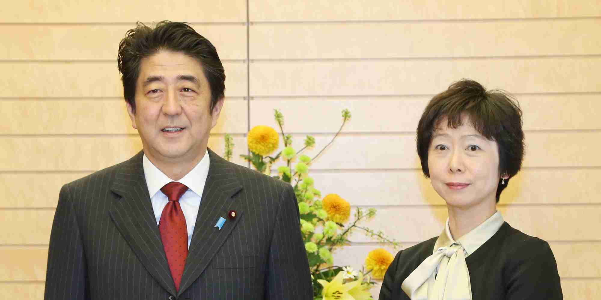 国家公務員、女性の採用を30%に 安倍首相が目指すウーマノミクスとは？