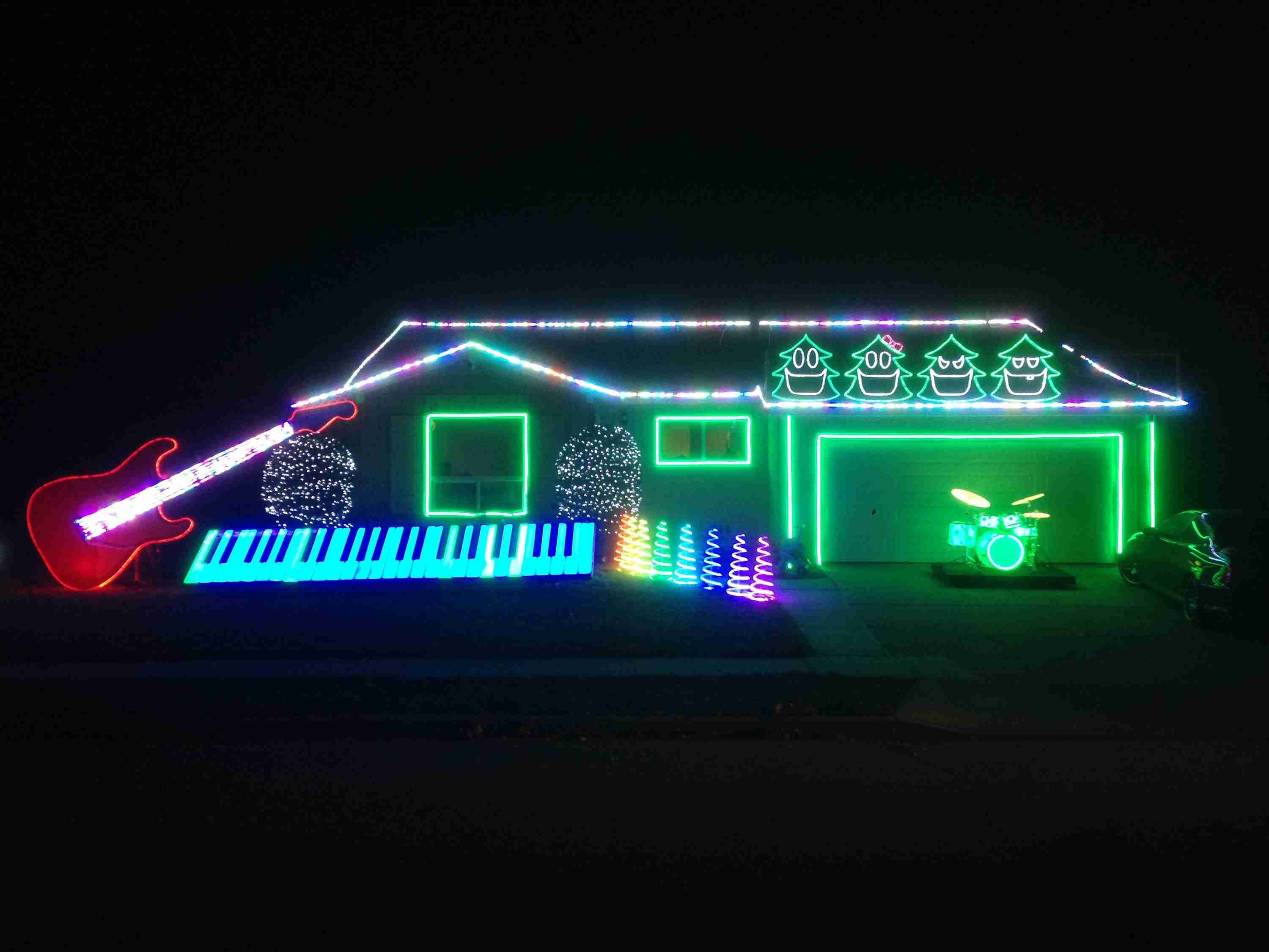 Carol of the Bells - Amazing Christmas Light Show! WATCH END! Sarajevo - Trans-Siberian Orchestra) - YouTube