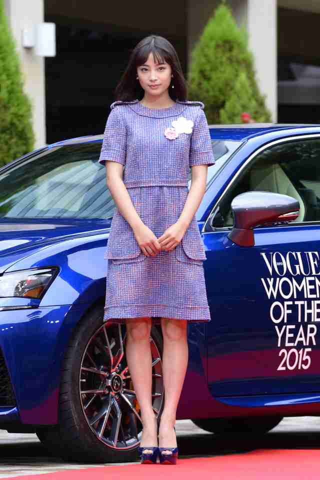 広瀬すず、吉田羊らが華やかドレスで「報知映画賞」受賞　前田敦子、本田翼も駆けつける