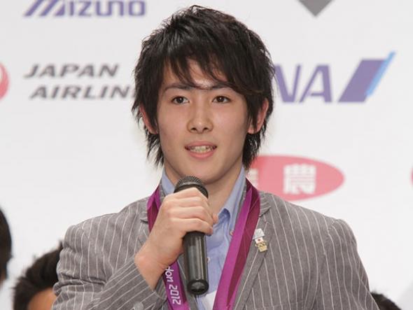 “泥酔ハーレム写真”加藤凌平　母が「わきまえなさい」と叱責(スポーツ) - 女性自身［光文社女性週刊誌］