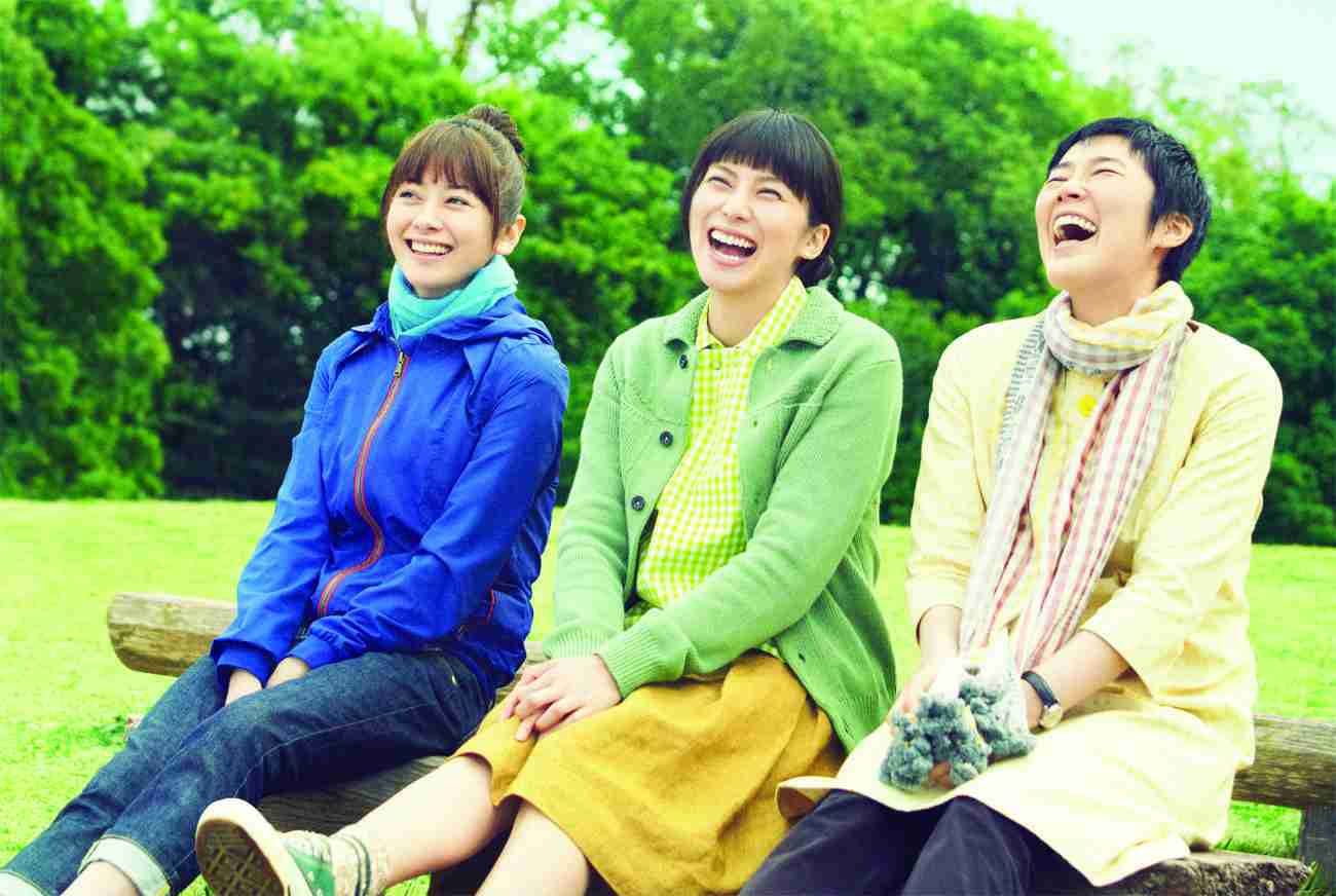 二人ともすっぴん?真木よう子&小泉今日子の2ショットに「似てる!」「まるで美人姉妹」