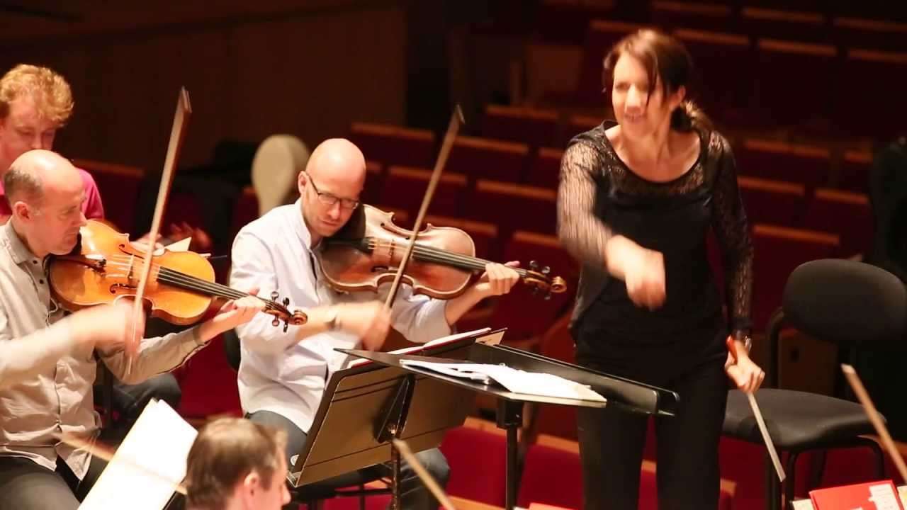 Alondra de la Parra en répétition avec l'Orchestre de Paris - YouTube
