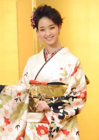 武井咲、剛力彩芽ら美女11人が華やか晴れ着で豪華集結
