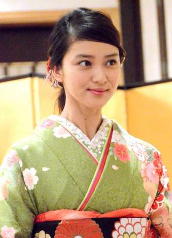 武井咲、剛力彩芽ら美女11人が華やか晴れ着で豪華集結