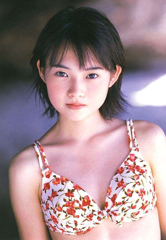 安倍なつみのDカップがあわや…!“宿敵”後藤真希に対抗心むき出し?