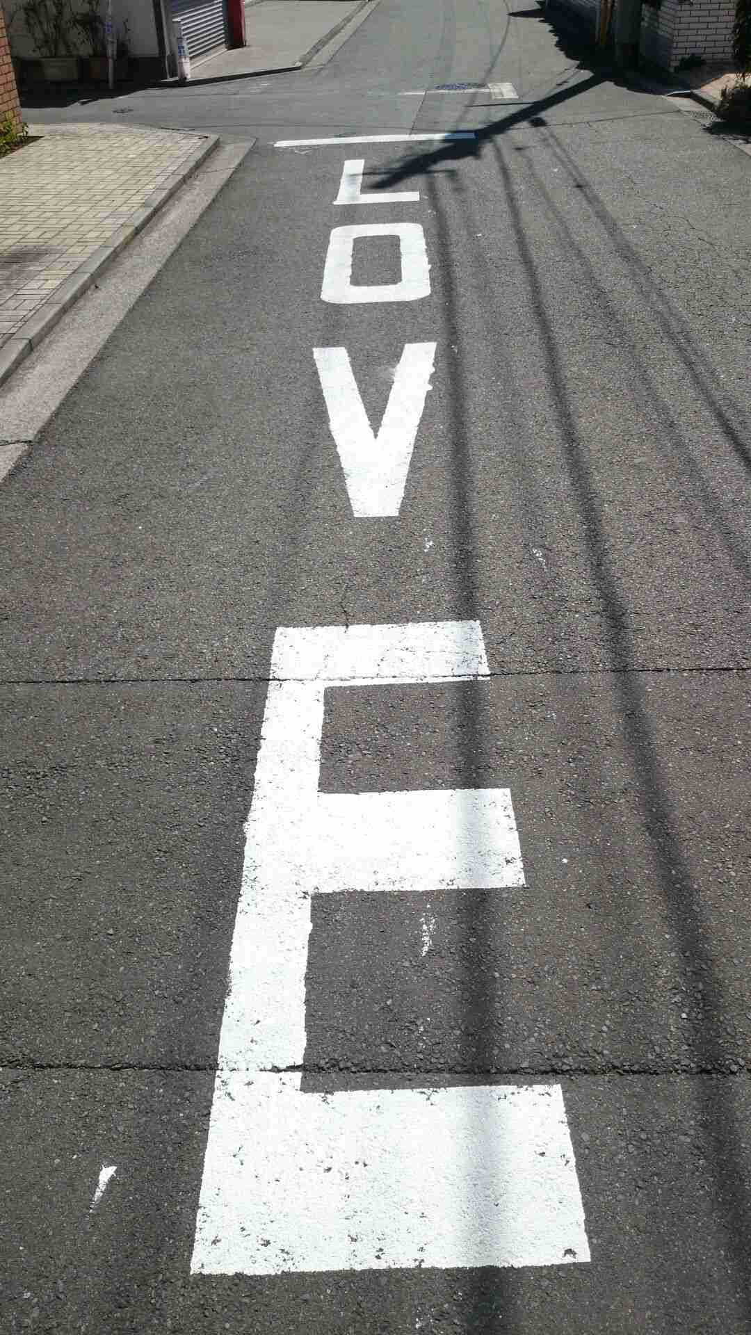 70%のドライバーが知らない!?「ひし型の道路標示」の意味とは…