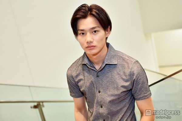 水原希子、野村周平との交際報道に笑顔 とぼけた表情で否定せず
