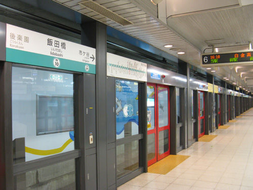 ホームドア増加も減らぬ事故　未設置駅で投身自殺急増
