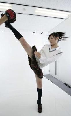 ヒールを履いてない脚の画像