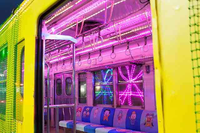 いやらしい?銚子電鉄に電飾車両 予算30万円で手作業