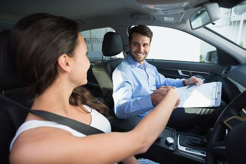 ＜仰天＞オランダで運転免許取得レッスンの授業料を「体」で支払うことが許可される！