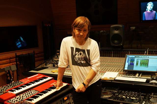 小室哲哉、パチンコ業界に参入
