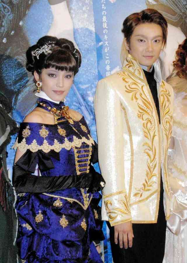 知念里奈、井上芳雄が熱愛！入籍濃厚　舞台上で熱烈なラブシーン