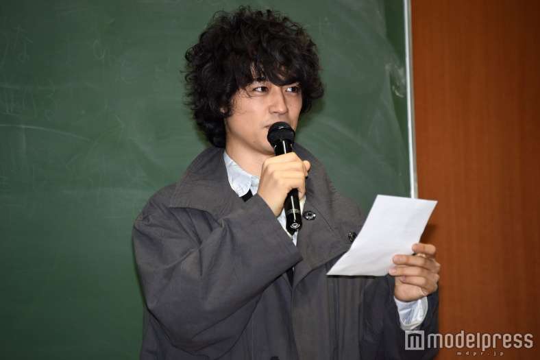 斎藤工、イメチェン失敗？「びっくりするくらいアフロ」