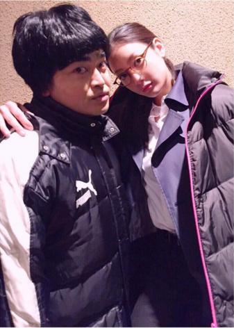 菜々緒と加藤諒 『怪盗 山猫』オフショットに「顔の大きさが!」