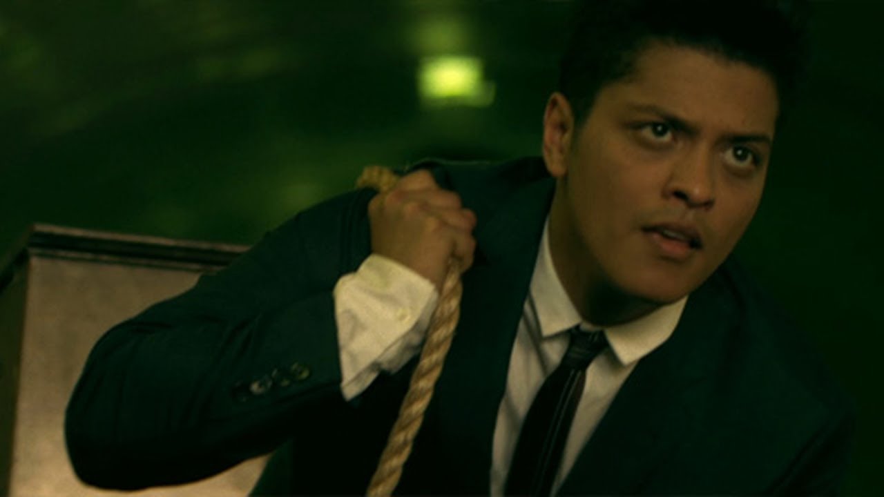 Bruno Mars - Grenade [OFFICIAL VIDEO] - YouTube