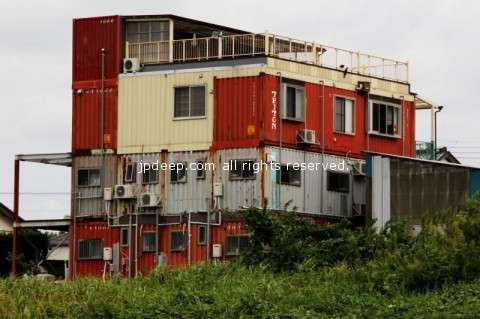 【あの現場は今】関越道バス事故を起こした千葉県印西市のバス会社「陸援隊」のコンテナ合体ビル - 裏日本DEEP案内