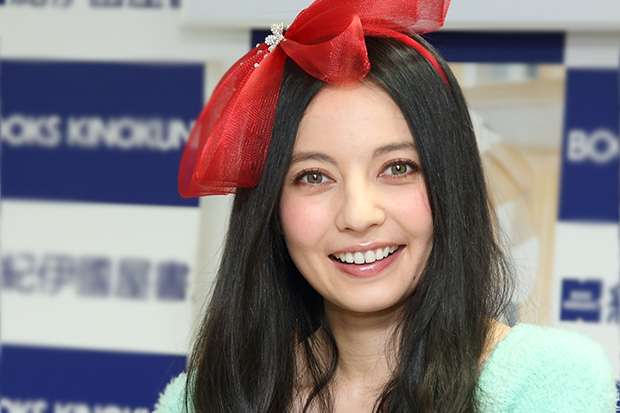 ベッキー謝罪会見を芸能リポーターが批判「スポンサーに対しての会見」 (2016年1月8日掲載) - ライブドアニュース