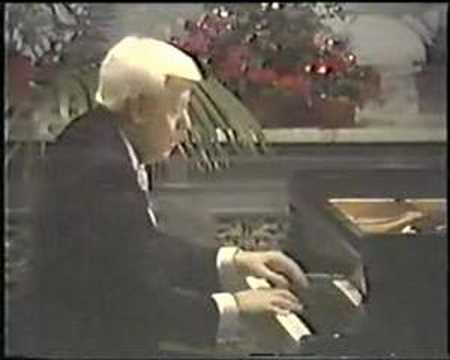 Earl Wild plays Un Sospiro - YouTube